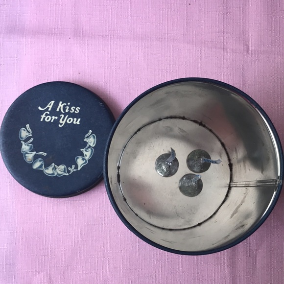 Hershey’s Chocolates Vintage Tin 1980 Cylinder 7x4 - Picture 8 of 9